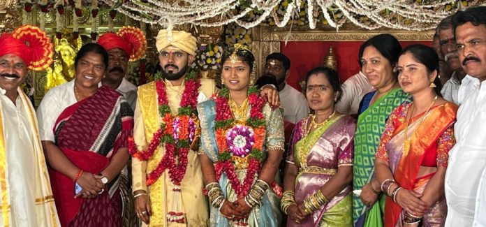 Minister Seethakka blesses the newlyweds Minister Seethakka blesses the newlyweds