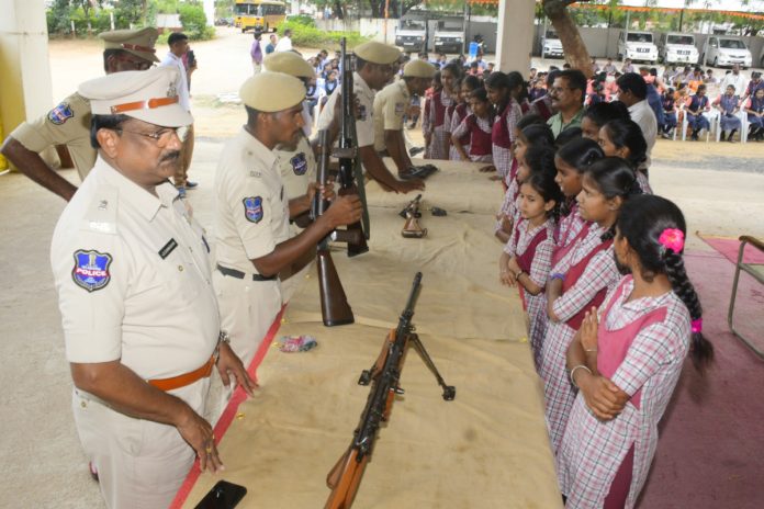 Open house for students in the 7th Battalion..