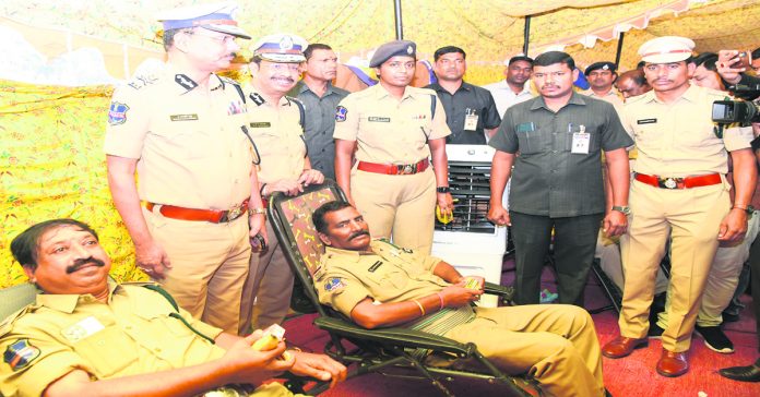 పోలీసు అమరవీరుల సంస్మరణ దినోత్సవాల సందర్భంగా రక్తదాన శిబిరాలు