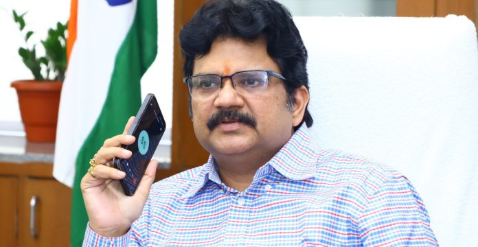 People should be careful with the upcoming storm. People should be careful with the upcoming storm.