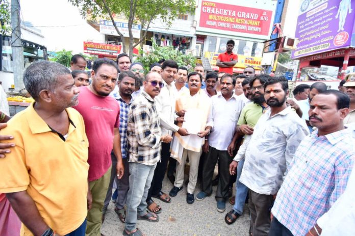 Permanent shelters should be built for small traders.