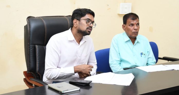 Proceedings should be taken and grounding should be done for Indirammas houses.