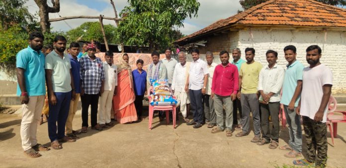 Rice distributed to the family of the deceased Rice distributed to the family of the deceased