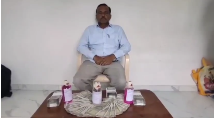 ACB officer caught red-handed ACB officer caught red-handed