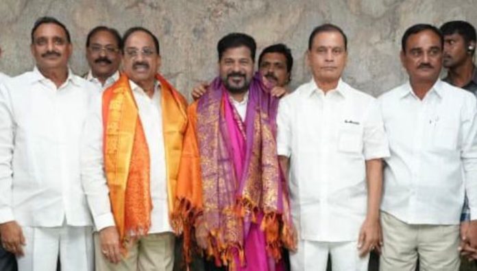 Shadnagar poultry farmers meet CM Revanth Reddy Shadnagar poultry farmers meet CM Revanth Reddy