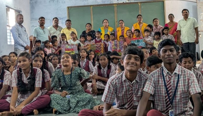 విద్యార్థులు కష్టపడి చదివితే మంచి భవిష్యత్తు