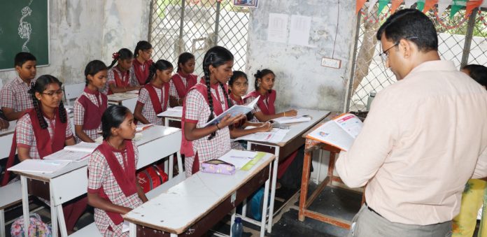 Students should be taught in a way that makes sense: Collector