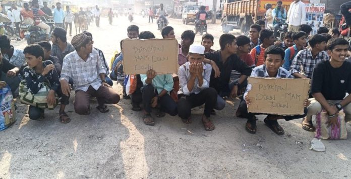 Students who sat on the road demanding this principal join them