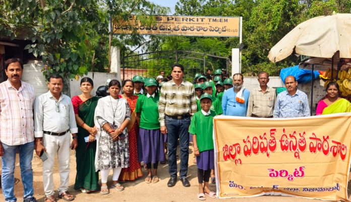 Swachh Telangana pledge by Perkit High School students