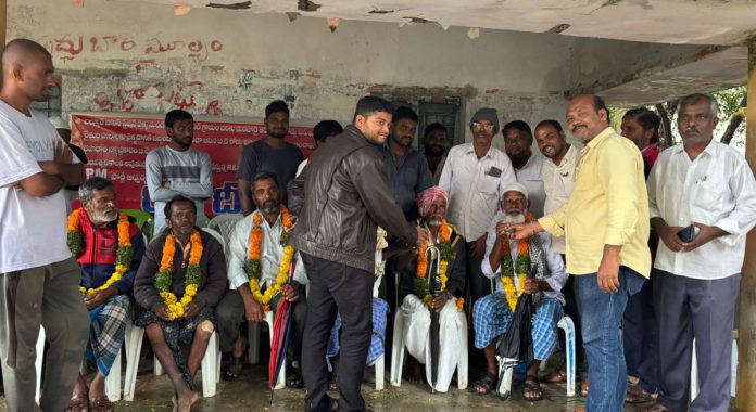 Tahsildar assures BT Road: Relay hunger strike called off Tahsildar assures BT Road: Relay hunger strike called off