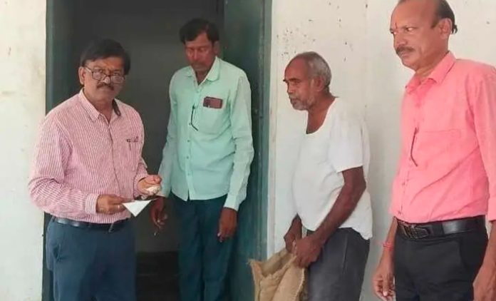 Tahsildar inspects ration shop