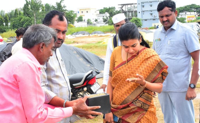 Tarpaulins must be provided to farmers. Tarpaulins must be provided to farmers.