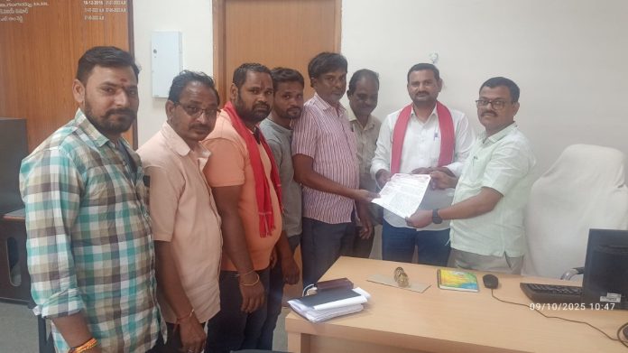 The Handloom and Textile Department office should be shifted from the Collectorate to Sircilla.