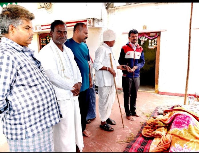 The chairman of the market committee visited the family of the deceased.