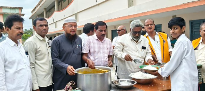 The efforts of the Lines Club and college staff are commendable. The efforts of the Lines Club and college staff are commendable.