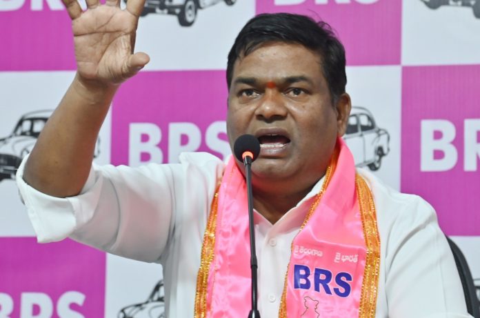 The government is struggling with the farmers grievances.