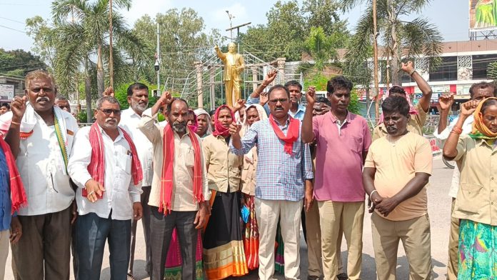 The government should provide financial assistance of Rs. 10 lakh to Rameshs family.