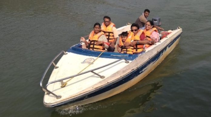 Tourists flock to Lucknow Tourists flock to Lucknow