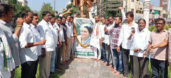 Tributes paid to former Prime Minister Indira Gandhi Tributes paid to former Prime Minister Indira Gandhi