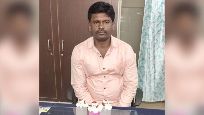 Fire officer caught by ACB while taking bribe