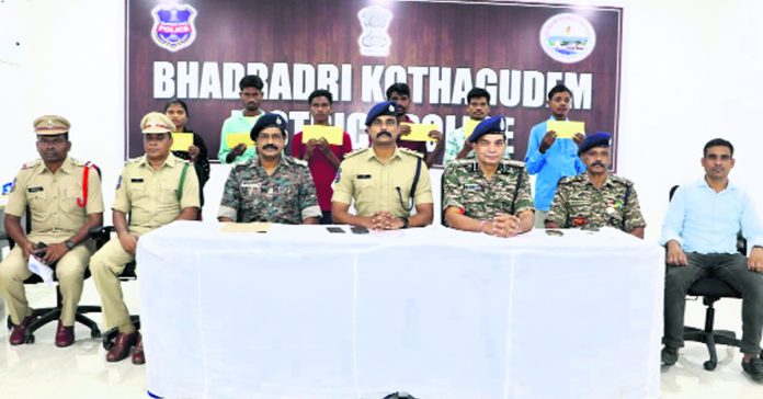 Maoists surrender before SP