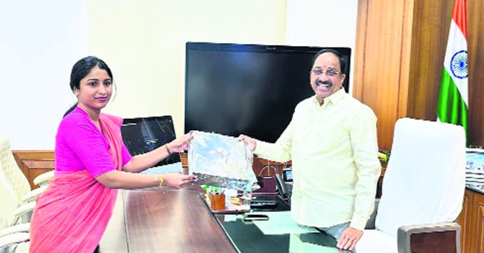 Pasupu Board Secretary meets with Minister Thummala