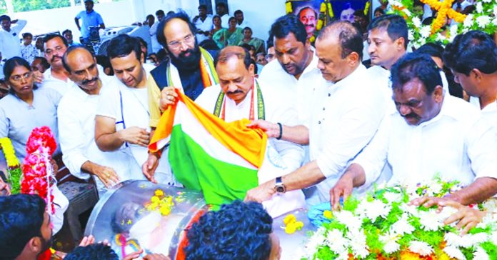 Former Minister Damodar Reddy's funeral concludes