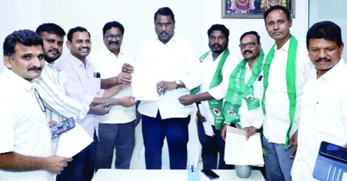 Solve the problems of tribal hostel workers
