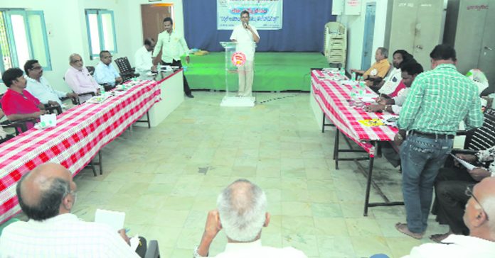 అంతరాలు లేని విద్య అందించాలి