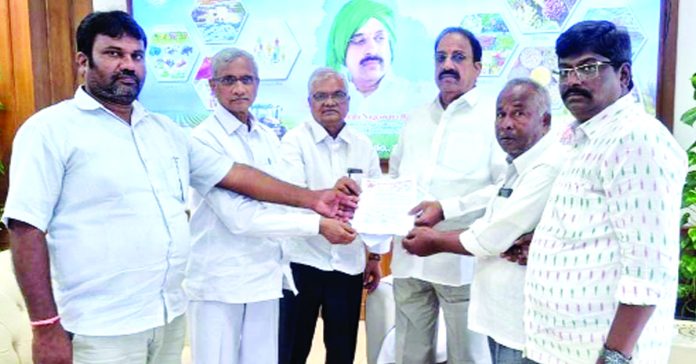 Loan waiver not received by handloom weavers even after a year