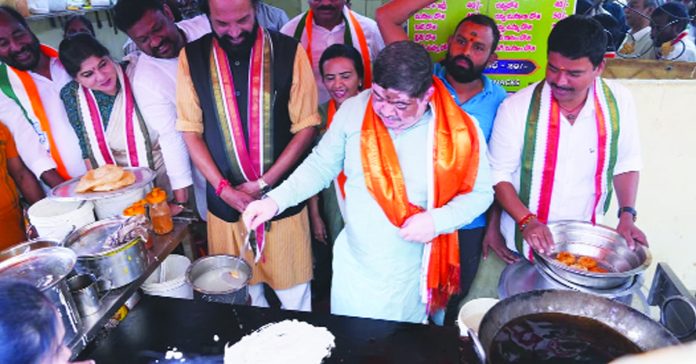 ఉప పోరు ప్రచారంలో దోసెలేసిన మంత్రులు