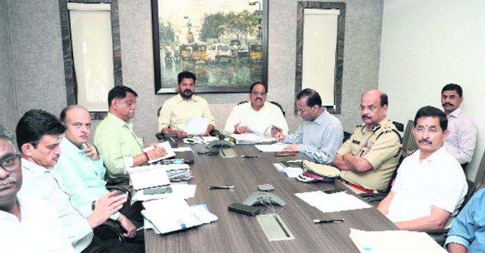 కలెక్టర్లూ…క్షేత్రస్థాయికి కదలండి