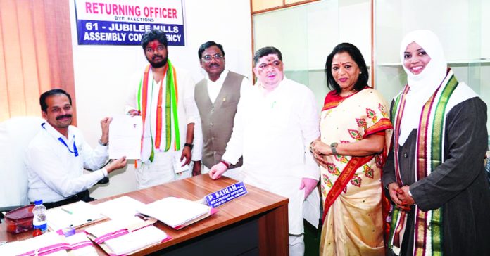 Congress candidate Naveen Yadav files nomination in Jubilee Hills