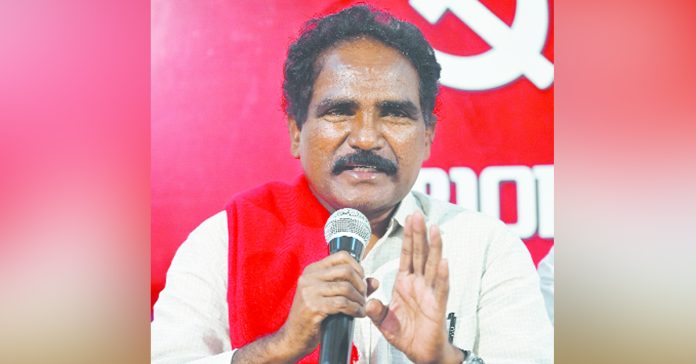An investigation should be conducted into corruption in the Excise Department.