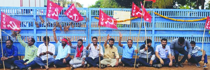 Worker dies in Mangala tube industry