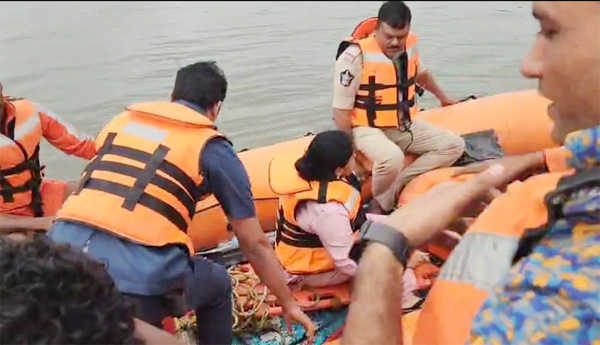 kakinada-sea Young fisherman goes missing in Kakinada sea