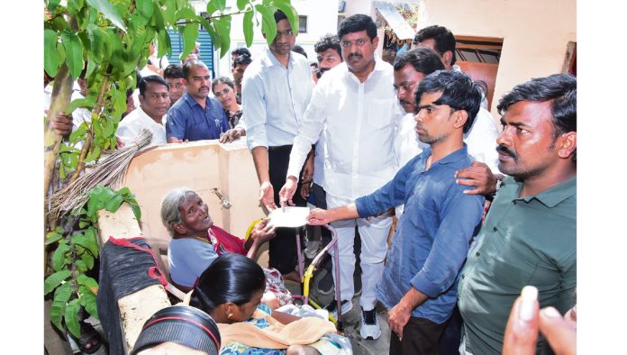 రోడ్డు ప్రమాద బాధితులకు అండగా ఉంటాం