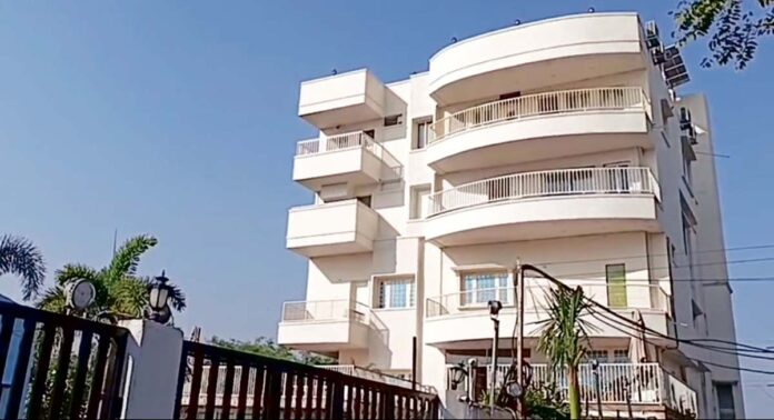 పిస్తా హౌస్ ఓనర్ ఇంటిపై ఐటీ రైడ్స్