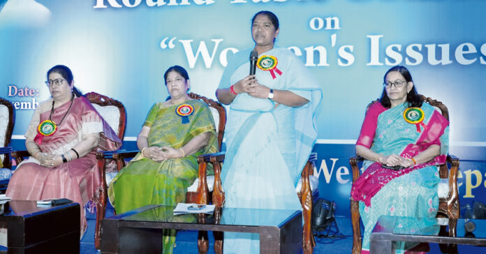 మార్చి 8 నాటికి మహిళా విధానం