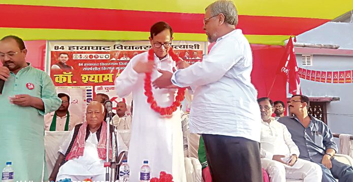 హయాఘాట్లో ఎర్రజెండా ఎగరాలి