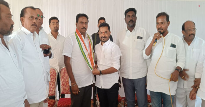 కాంగ్రెసులో పలువురి చేరిక