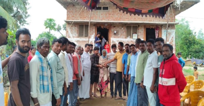 ఎస్సార్ ఫౌండేషన్ ఆధ్వర్యంలో మృతుని కుటుంబానికి ఆర్థిక సాయం అందజేత