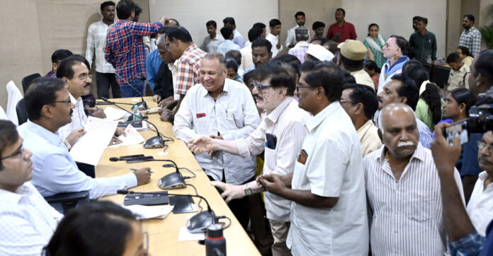 ప్రజావాణికి 101 ఫిర్యాదులు