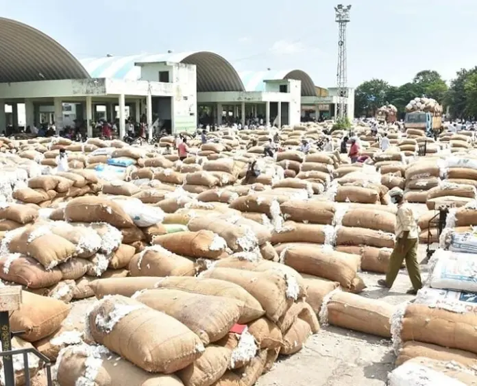జిన్నింగ్ మిల్లుల బంద్..రైతుల ఆవేదన!