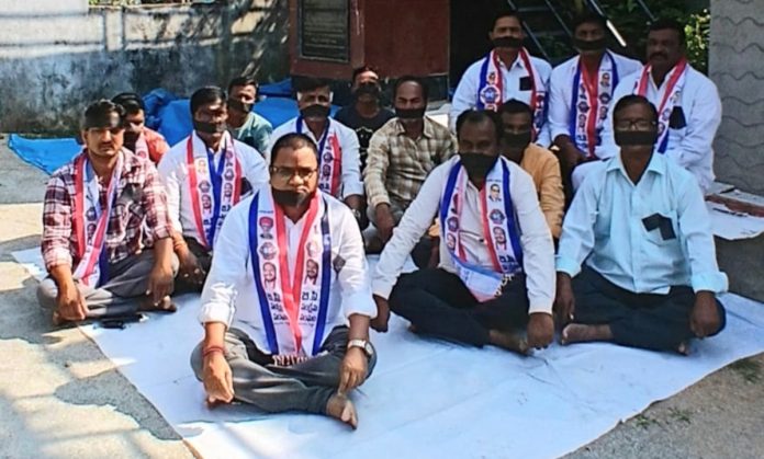 బీసీలకు విద్యా, ఉద్యోగ, రాజకీయాల్లో 42% రిజర్వేషన్లు అమలు చేయాలి