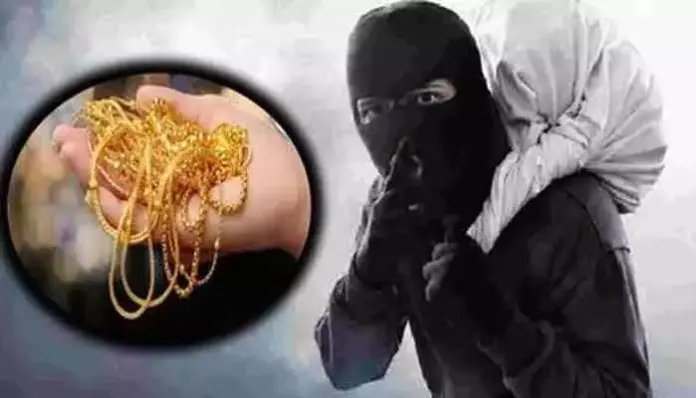 హైదరాబాద్లో భారీ చోరీ..యజమానిపై దాడి చేసి..