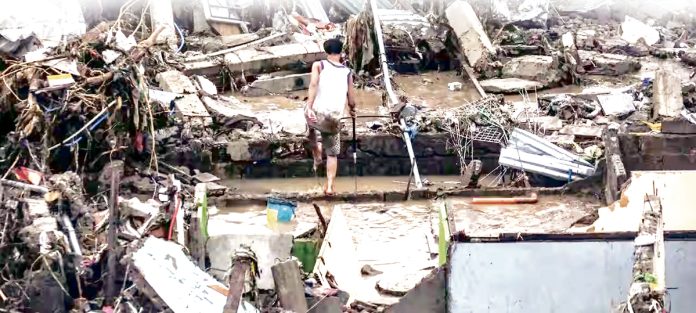 ఫిలిప్పీన్స్లో కల్మేగీ తుపాను బీభత్సం