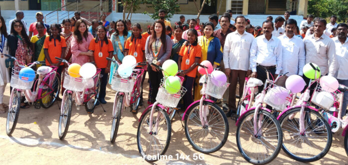 ఫోన్లకు దూరంగా.. పుస్తకాలకు దగ్గరగా ఉంటేనే ఉజ్వల భవిష్యత్తు