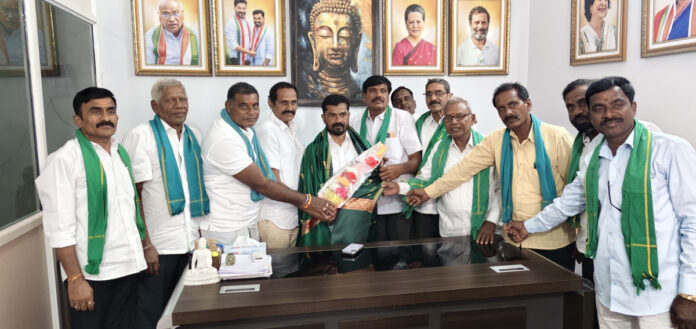 A central lighting system and sewage canals should be installed in Jannaram.