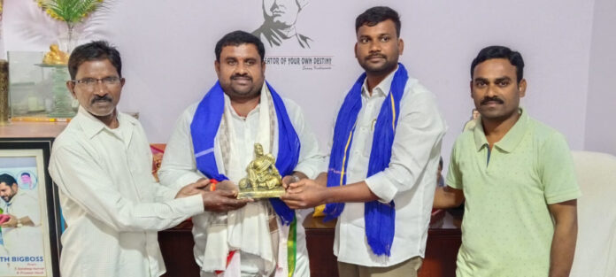 కాంగ్రెస్ నూతన జిల్లాధ్యక్షుడికి ఘన సన్మానం